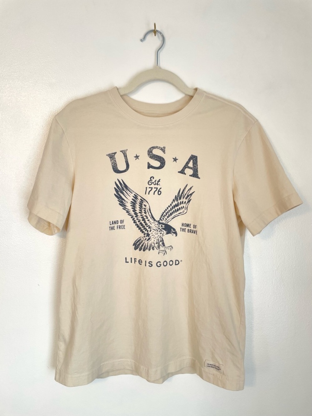 LIFE IS GOOD eagle and USA graphic tee size small